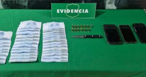 Combarbalá: Quisieron sobornar a Carabineros con $380.000. Portaban elementos prohibidos por la Ley de Armas y Municiones.